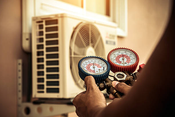 Professional Hvac technician working in Sopchoppy, FL